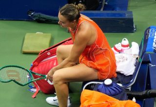 Aryna Sabalenka ukarana za rozbitą rakietę po finale US Open